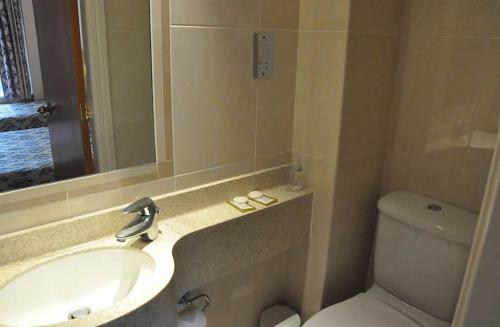 Twin Room with Bathroom