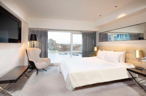 One Bedroom Suite - Mini Kitchen and River View