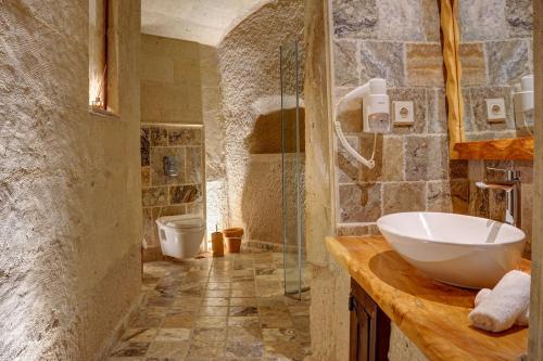 Superior Cave Suite