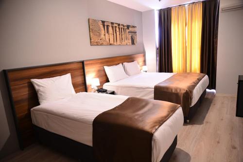 Deluxe Double Room (2 Adults + 1 Child)