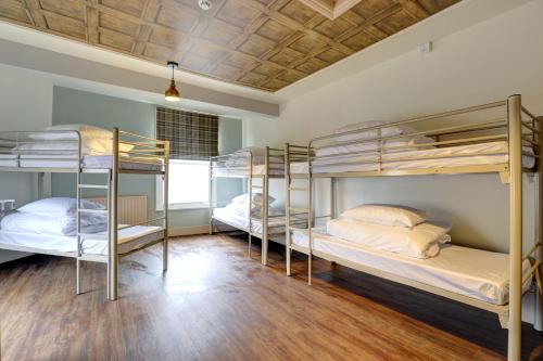 Private Six-Bedded Room