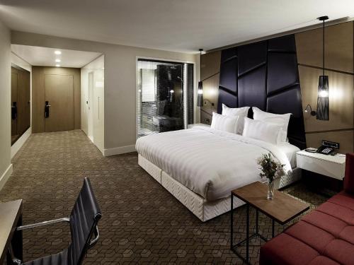 Executive Room with King Bed - Lounge Access
