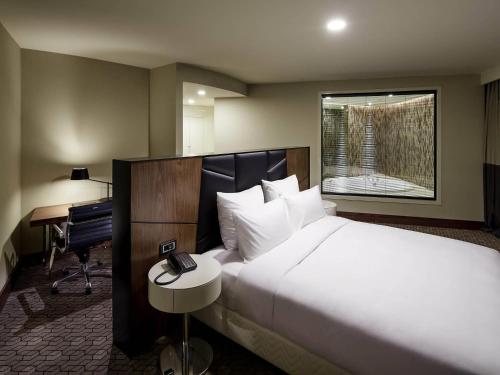 Executive Suite with Lounge Access and City View