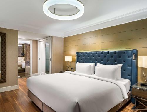 Superior Suite with Lounge Access