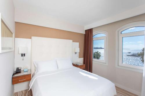 Superior Room with Balcony, Sea View (Non-Smoking)