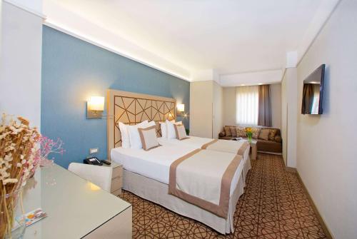 Superior Twin Room with Sofa Bed