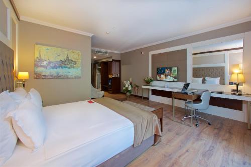Deluxe King Room - Non-Smoking