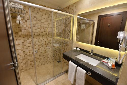 Deluxe Room with Three Twin Beds - Non-Smoking