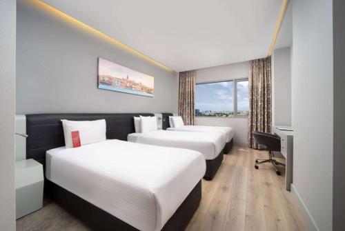 Standart Üç Kişilik Oda - Şehir Manzaralı