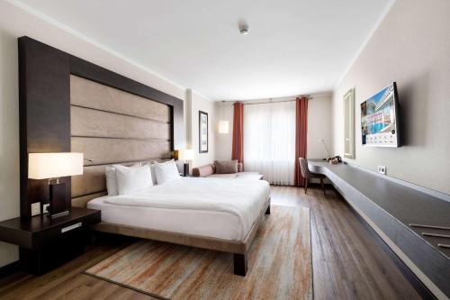 Superior Room with One King Bed - Non-Smoking