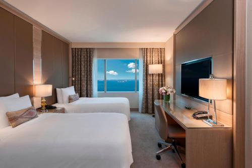 Executive Twin Room with Sea View and Club Lounge Access