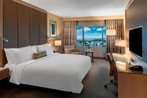 Deluxe King Room - City View