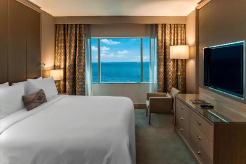 Marmara King Suite with Sea View and Lounge Access