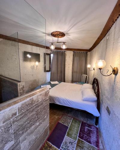 Standard Cave Room