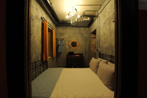 Basic Double Room with Shared Bathroom