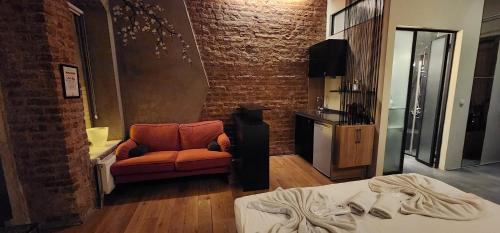 Studio Flat with Kitchenette
