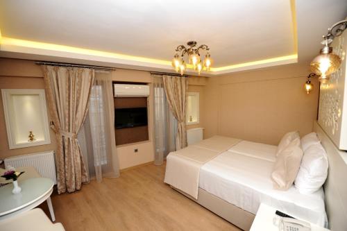 Deluxe Double or Twin Room with Balcony