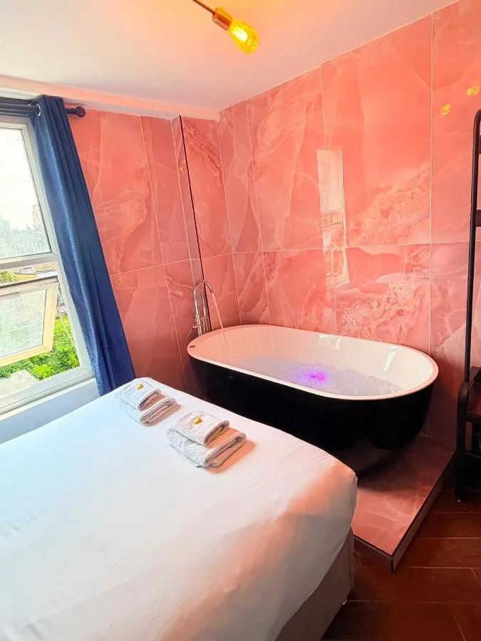 Deluxe Çift Kişilik Oda - Duşlu