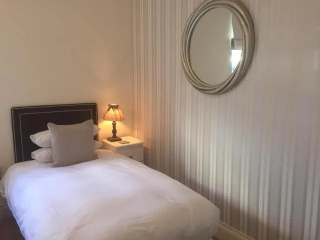 Coach House Twin Room