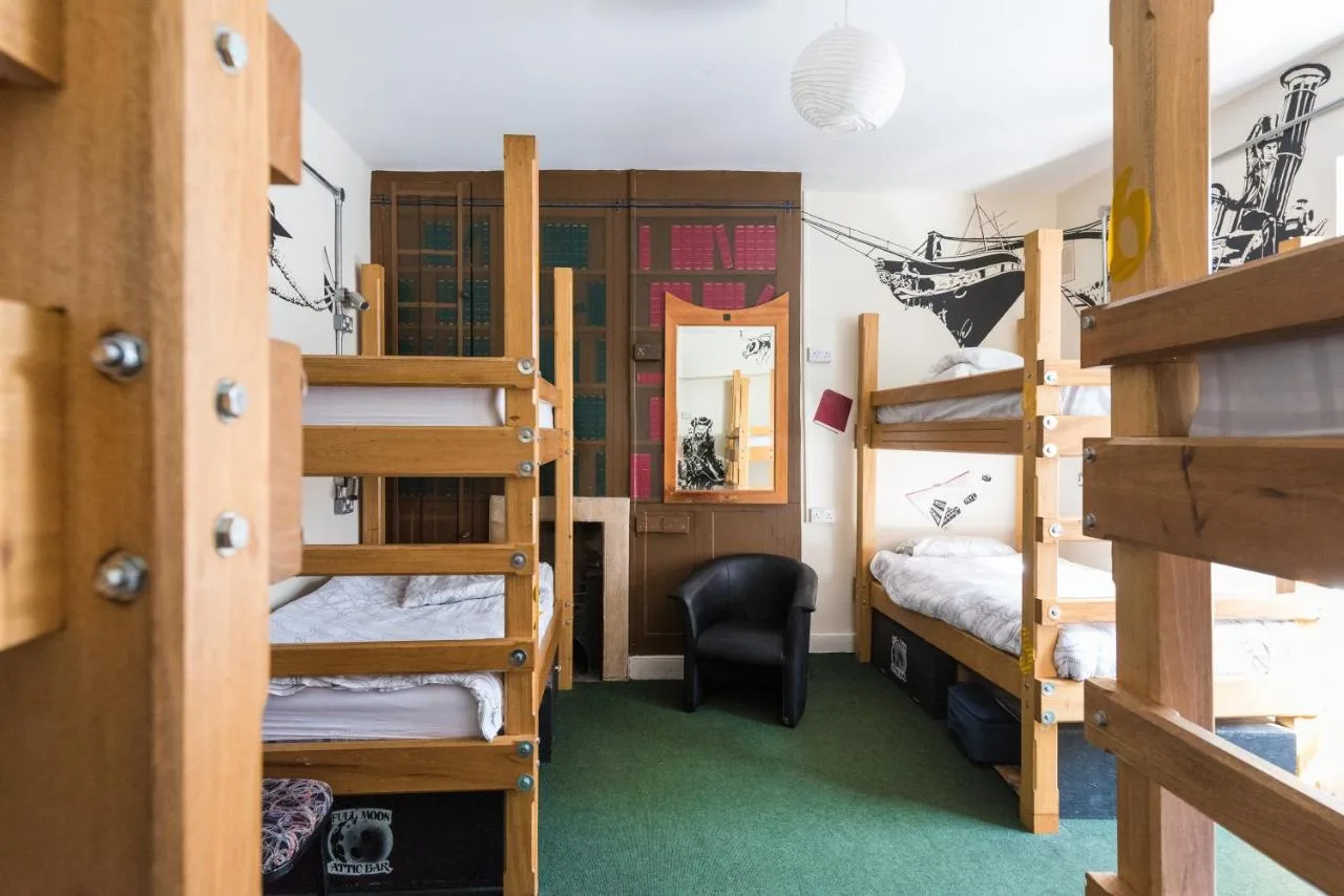 Bunk Bed in Male Dormitory Room sleeps 10