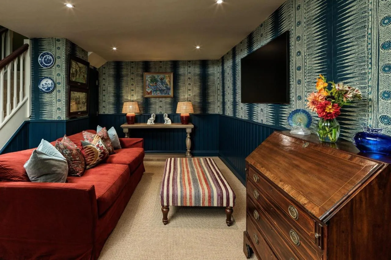 52B Abbey Row- Two Bedroom Townhouse (Separate Building)