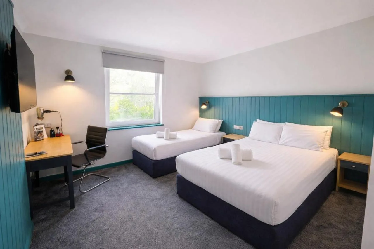 Family Room with 1 Double and 1 Twin Bed - Non-Smoking