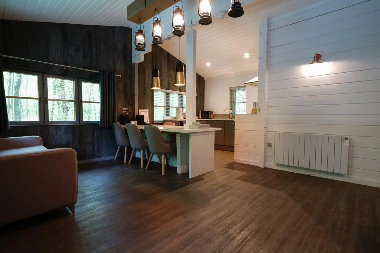 Woodland 2 Bed Lodge with hot tub