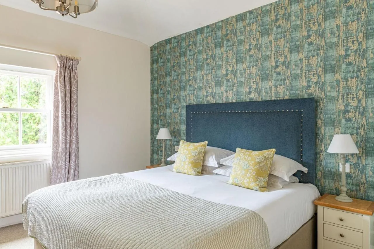 Family Room (sleeps 4)
