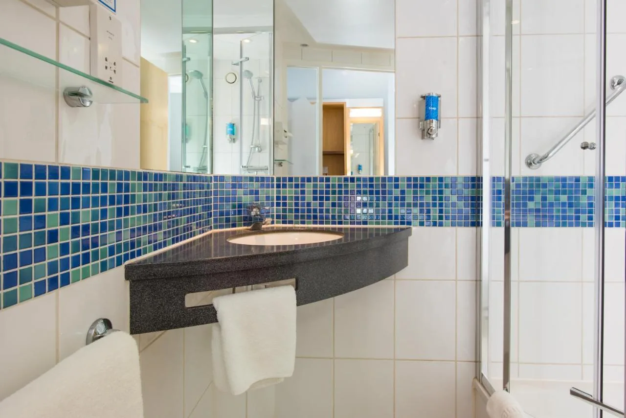 Standard Twin Room with Free Hot Breakfast