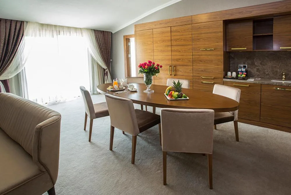 Presidential Suite with One Queen Bed and Twin Beds - Sea View - Non-Smoking