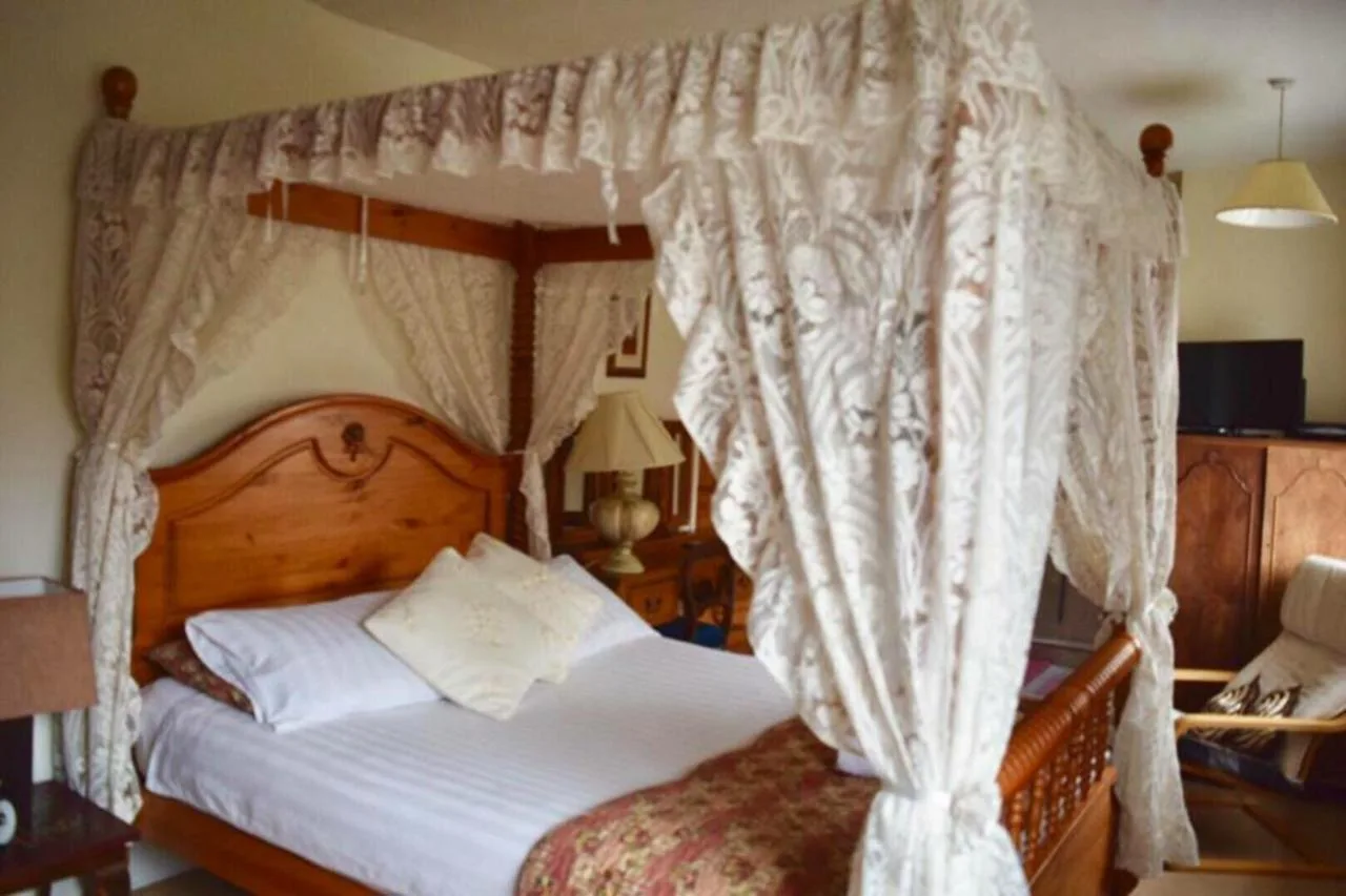 Double Suite Room with Four Poster Bed