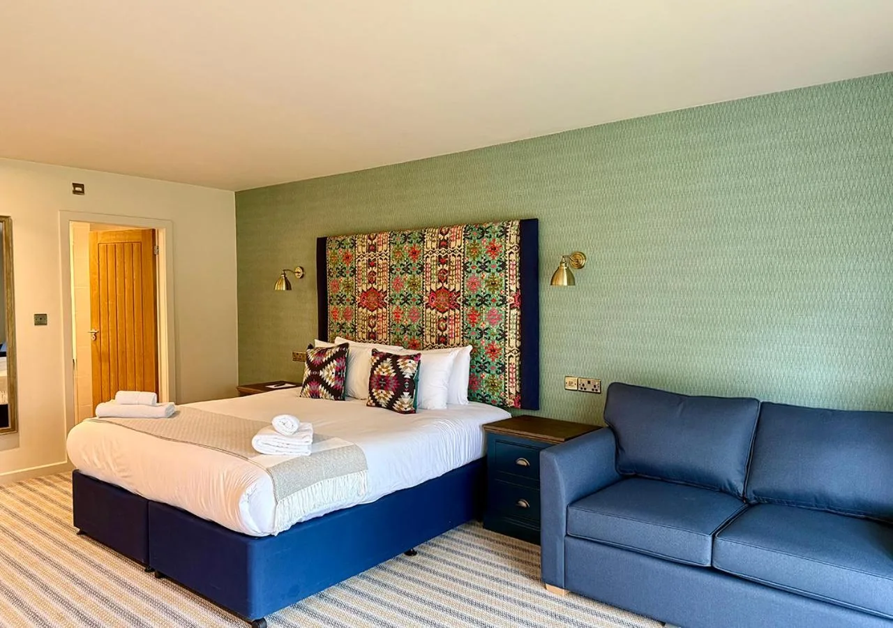 Family Room (3 person) with 15 Days Parking
