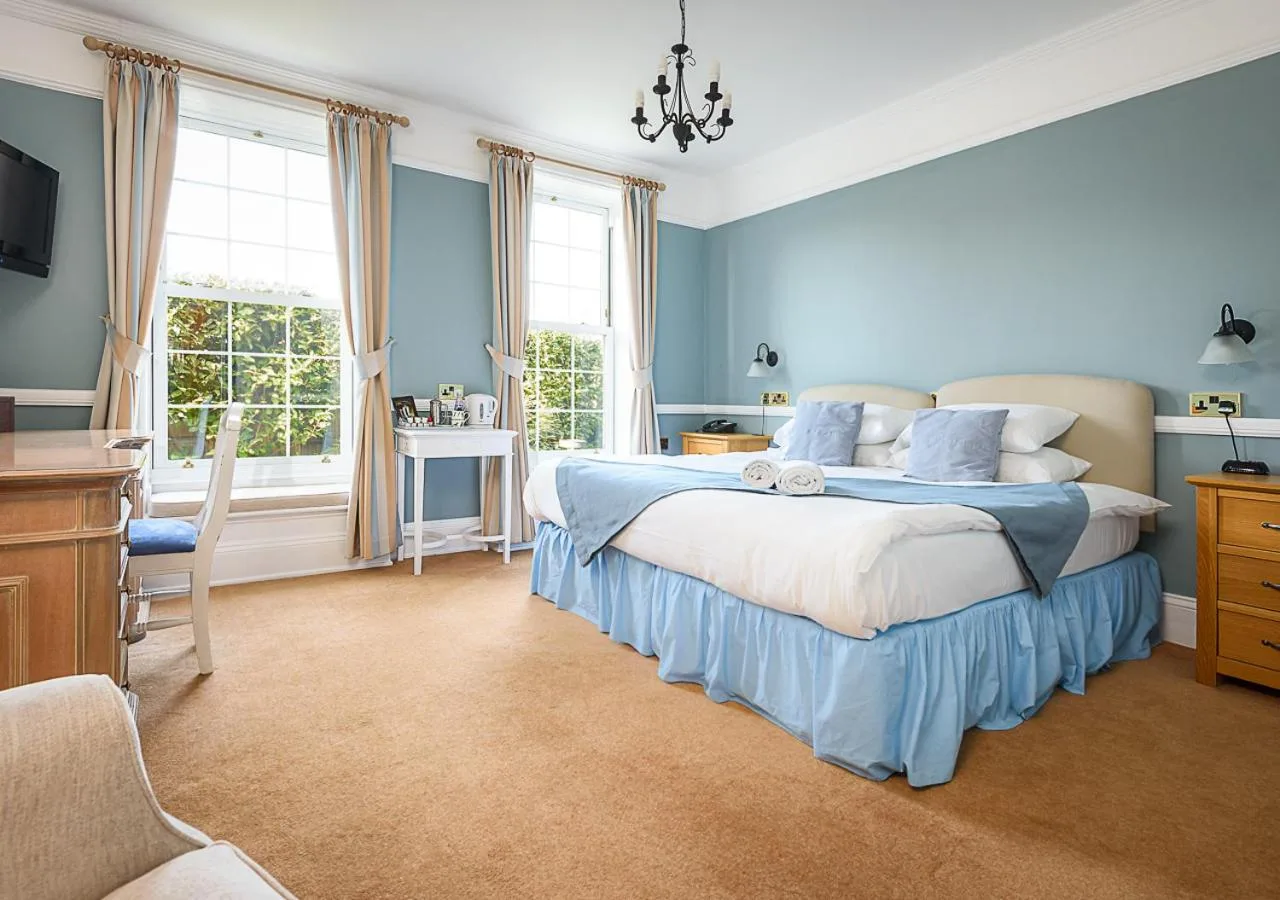 Twin or King Bedroom