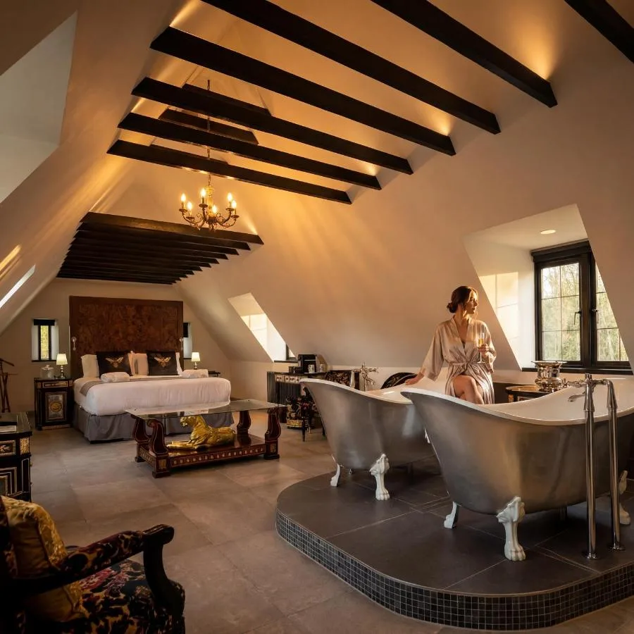 Champagne Junior Suite - Coach House