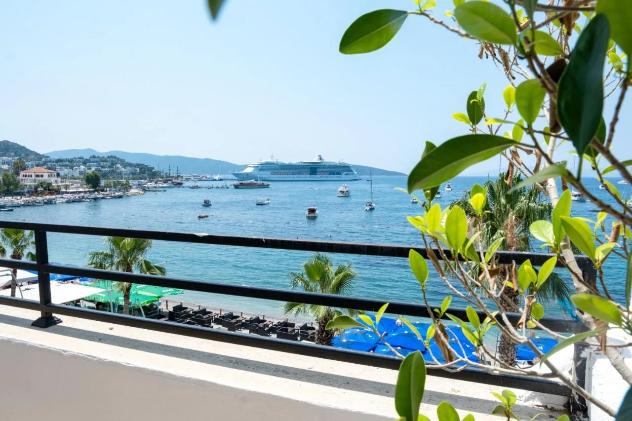 Çift Kişilik Oda - Balkonlu ve Deniz Manzaralı