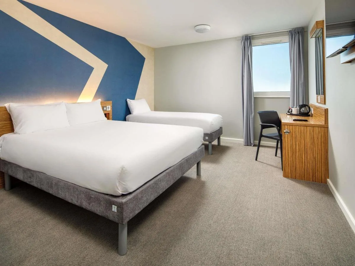 Standard Room with One Double Bed and One Single Bed