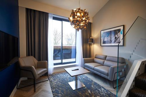 Balkonlu ve Manzaralı Loft Süit