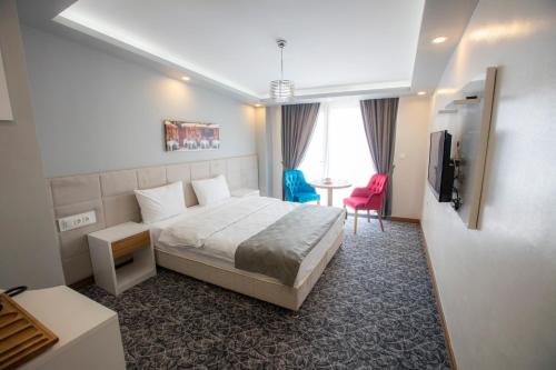 Deluxe Family Suite with Balcony
