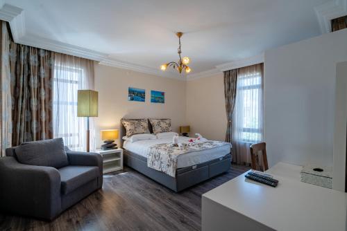 Deluxe Double Room (2 Adults + 1 Children)