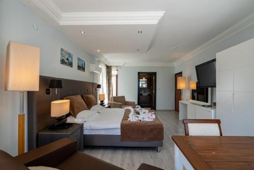 Deluxe Double Room with Balcony, Sea View