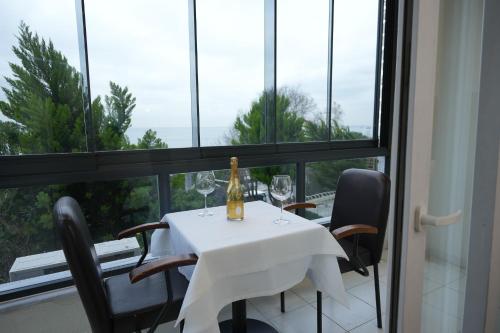 Triple Room with Sea View and Balcony