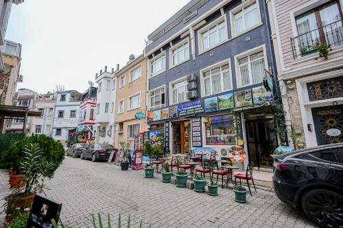 Double Room with Street View and Balcony