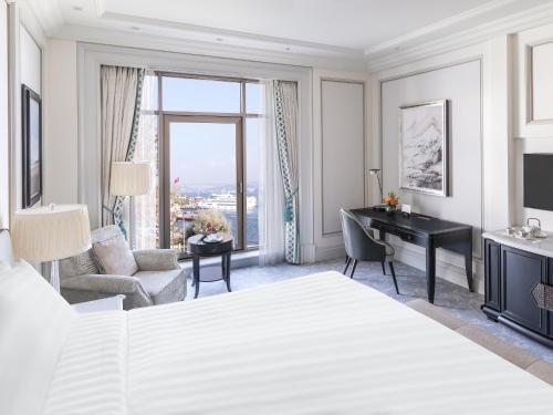 Horizon Bosphorus King room with exclusive Horizon privileges