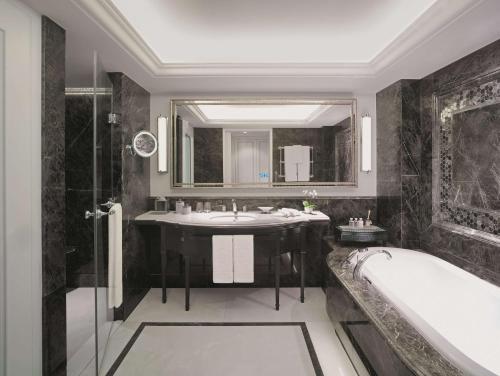 Horizon Terrace Bosphorus Room with exclusive Horizon privileges