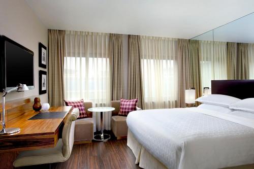 Deluxe Room, 1 King