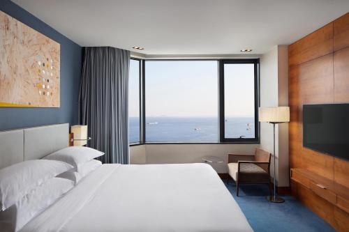 Club Suite with Club Lounge Access and Sea View