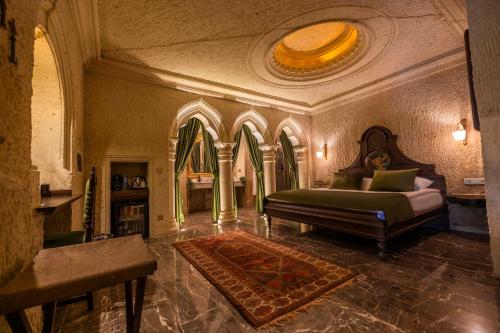 Premium Double Cave Suite with Jetted Tub