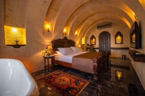 Junior Double Cave Suite with Bathtub