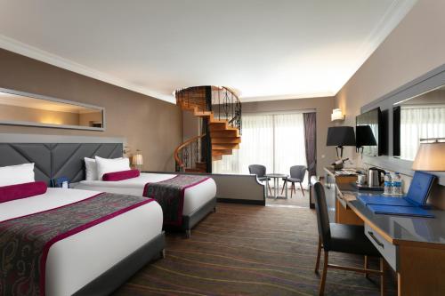 Deluxe Family Suite