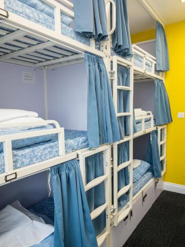 Single Bed in 9-Bed Mixed Dormitory Room (18-45 Years)